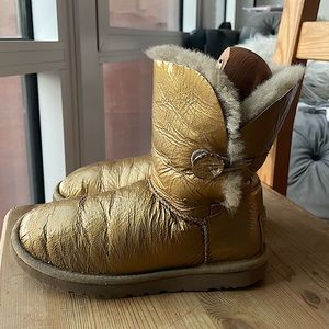 Ugg soft gold mirage Bailey button metallic boots
